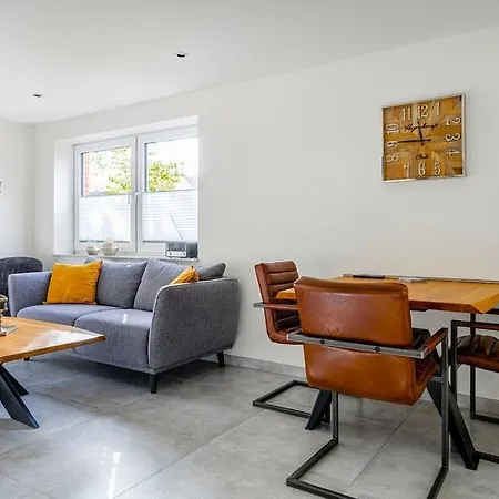 With 2 Bedrooms بيت للعطل *
