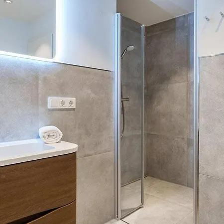 With 2 Bedrooms *