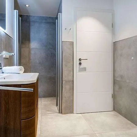 With 2 Bedrooms بيت للعطل